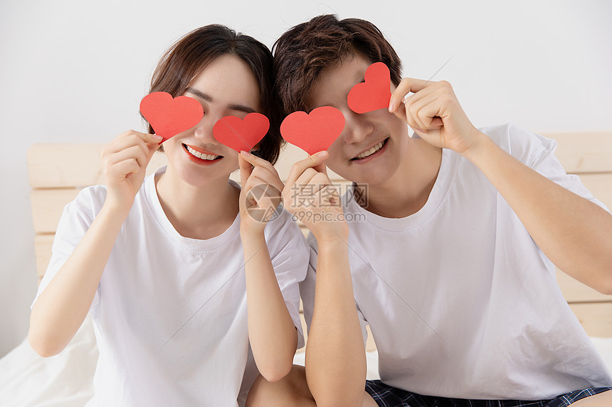 港股收盘(07.25) | 恒指下跌1.09% 结束五连涨 半导体股午后表现强劲 维立志博-B(09887)首挂飙升91%