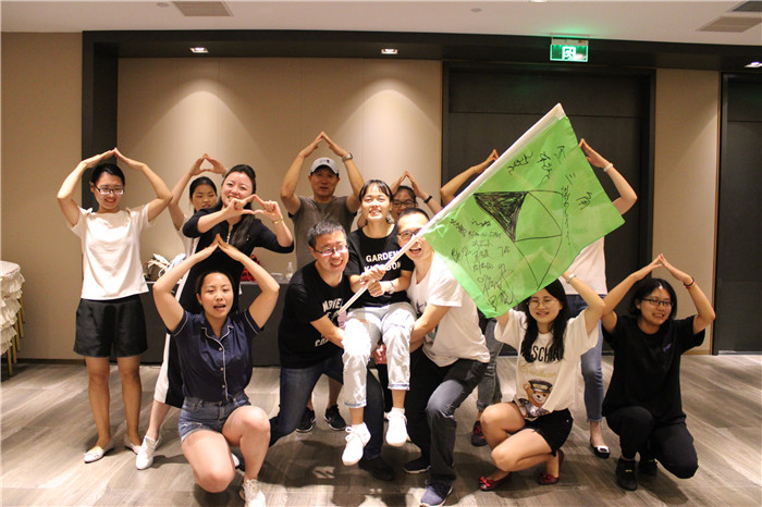 美股强劲回升30%!华尔街空头调整策略,“顽固多头”逆袭